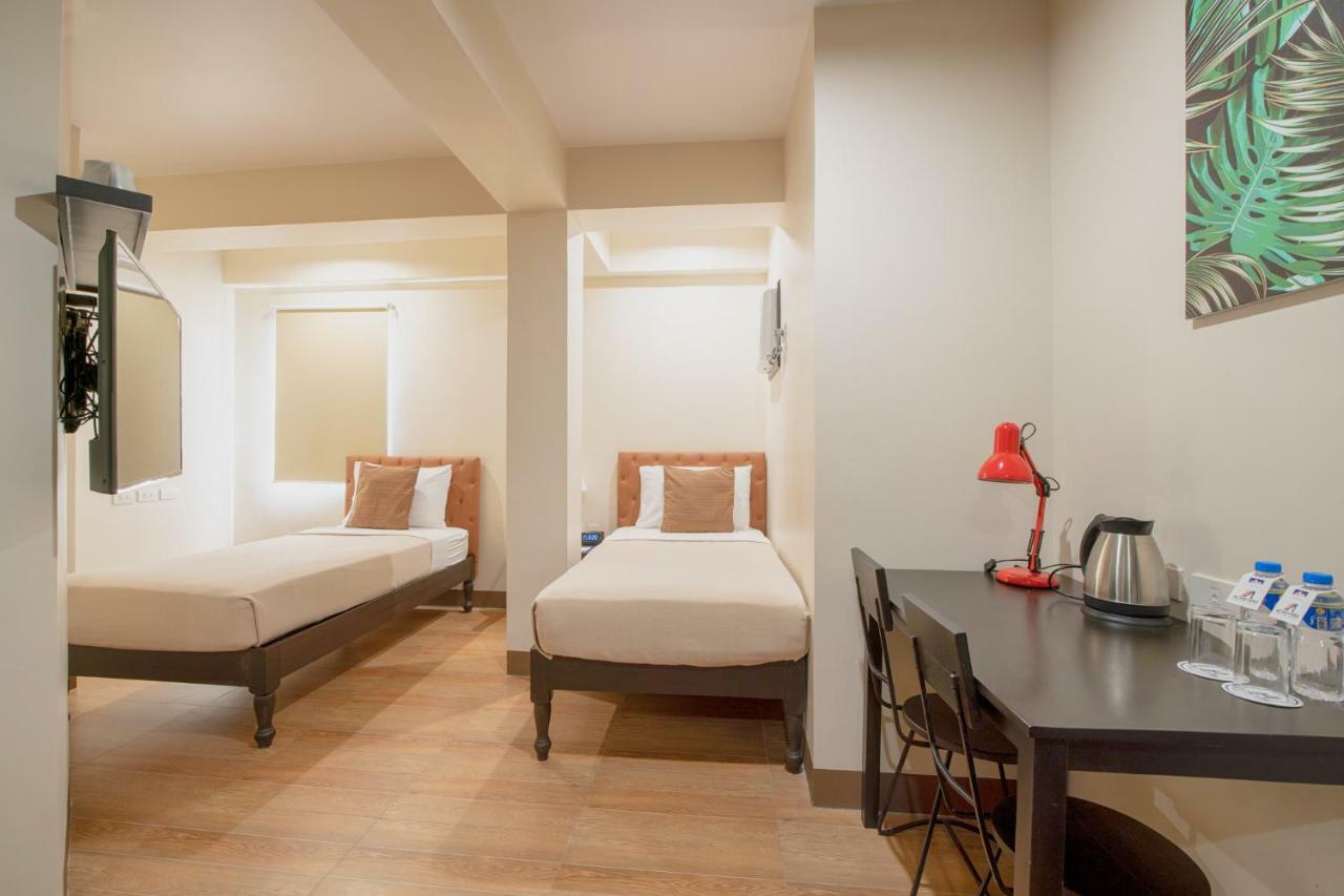 Achievers Airport Hotel Pasay Exteriör bild