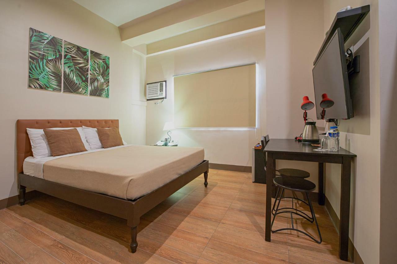 Achievers Airport Hotel Pasay Exteriör bild